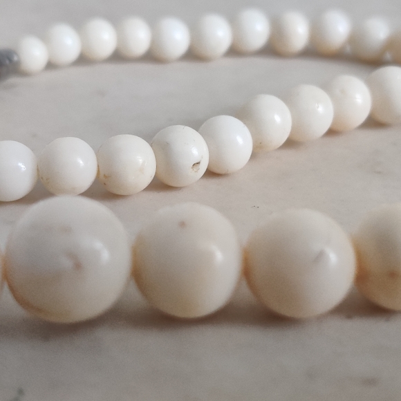 Vintage Genuine White Coral Gradient Necklace - Picture 7 of 16